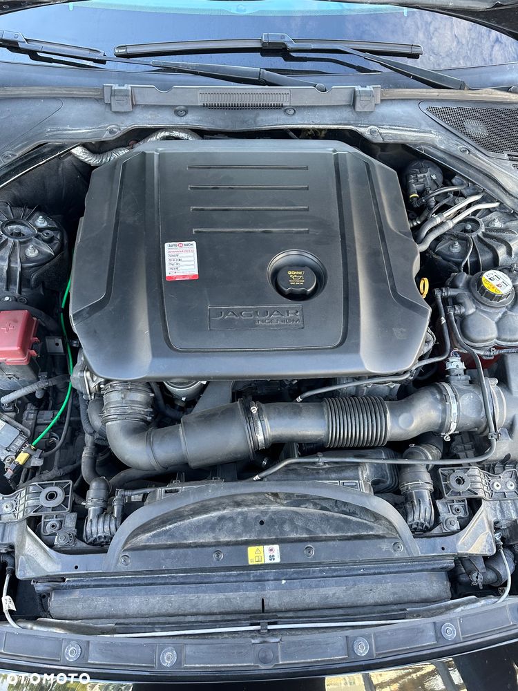 Jaguar XE 2.0 D180 HSE - 21