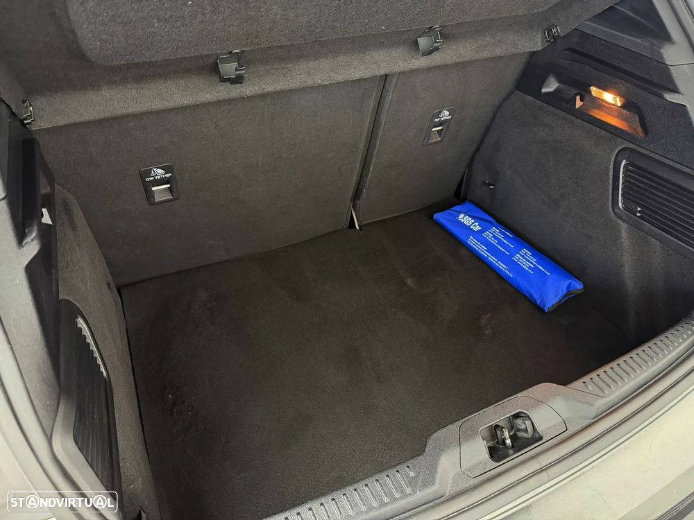 Ford Focus 1.0 EcoBoost MHEV ST-Line - 12