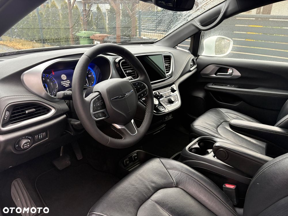 Chrysler Pacifica - 30