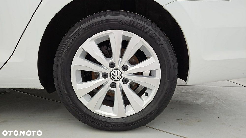 Volkswagen Golf - 25