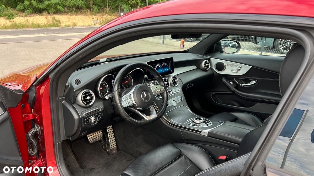 Mercedes-Benz Klasa C 300 9G-TRONIC AMG Line - 17
