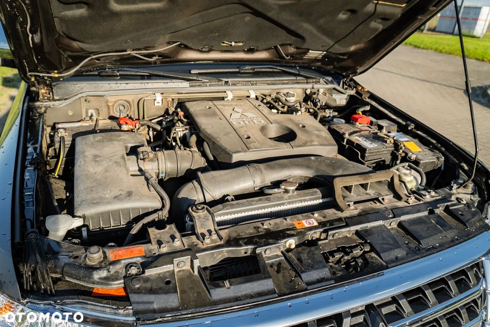 Mitsubishi Pajero - 32