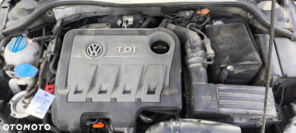Volkswagen Jetta 2.0 TDI Highline - 9