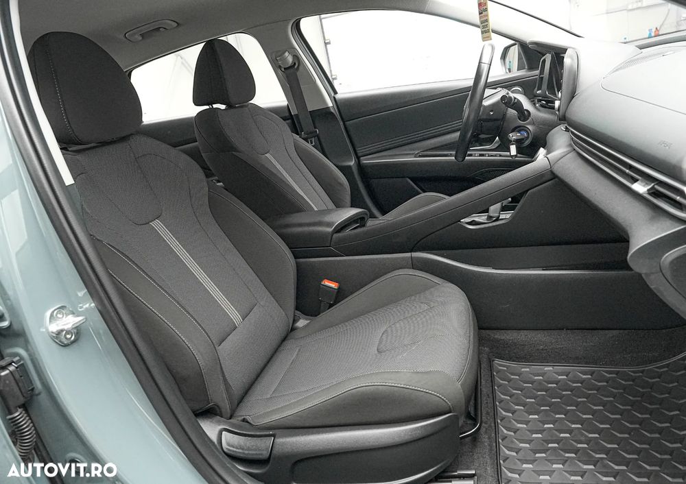 Hyundai Elantra 1.6 l 123 CP CVT Exclusive Navi - 15