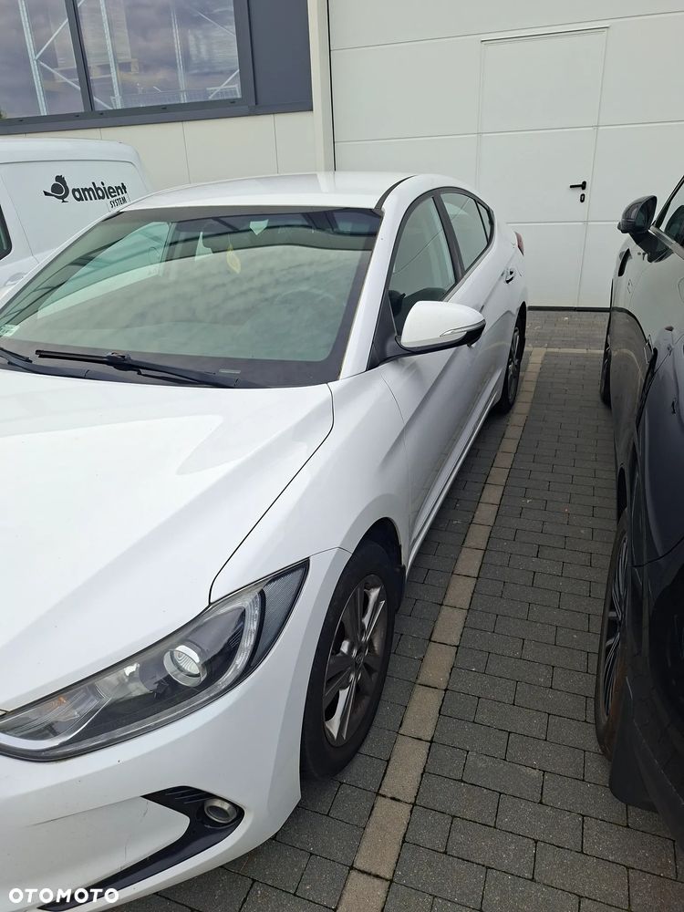 Hyundai Elantra 1.6 Classic Plus - 17