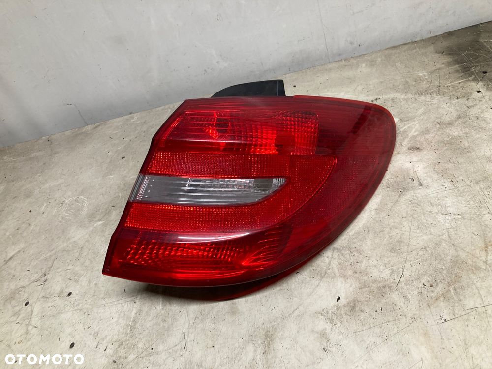 MERCEDES B KLASA W246 LAMPA PRAWA TYŁ TYLNA A2468200264