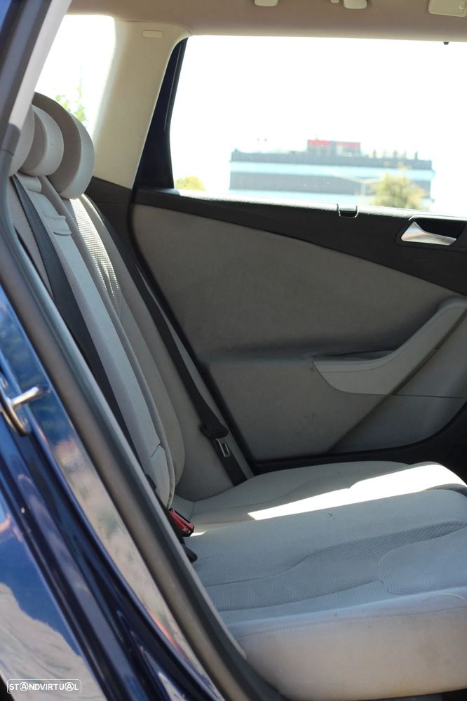 VW Passat Variant 2.0 TDI Confortline - 15