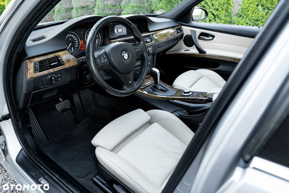 BMW Seria 3 330xi - 15