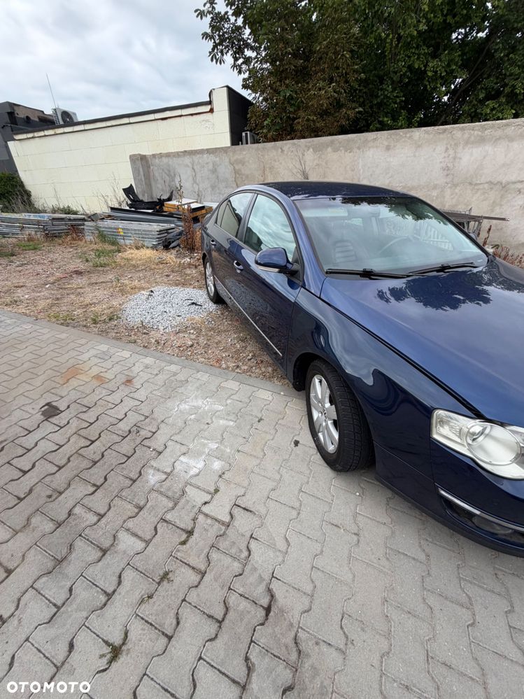 Volkswagen Passat - 4