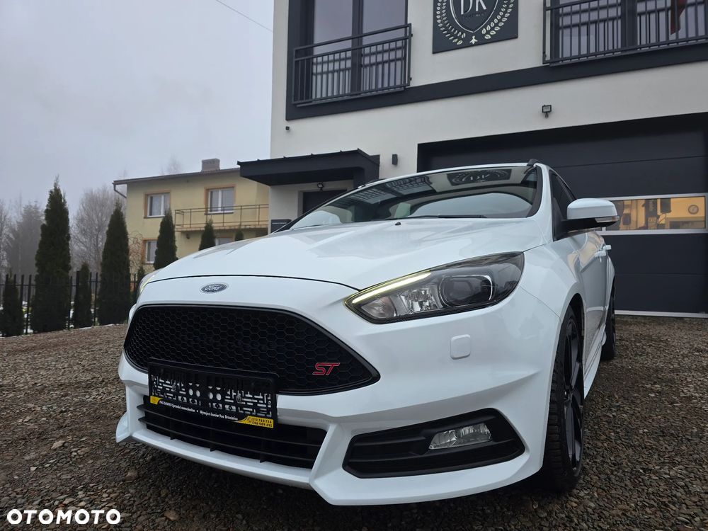 Ford Focus 2.0 EcoBoost ST mit Leder-Exclusiv-Paket - 4