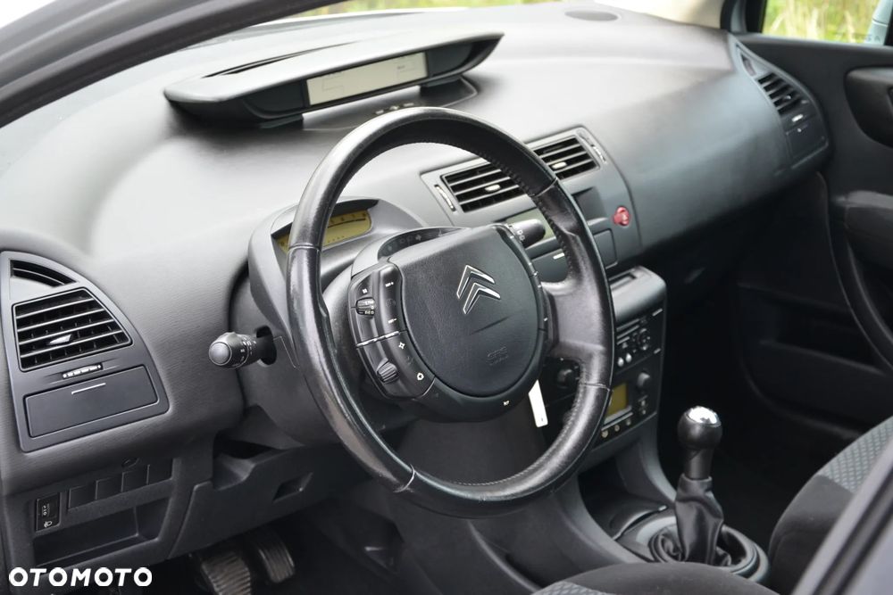 Citroën C4 1.6 16V Confort - 2