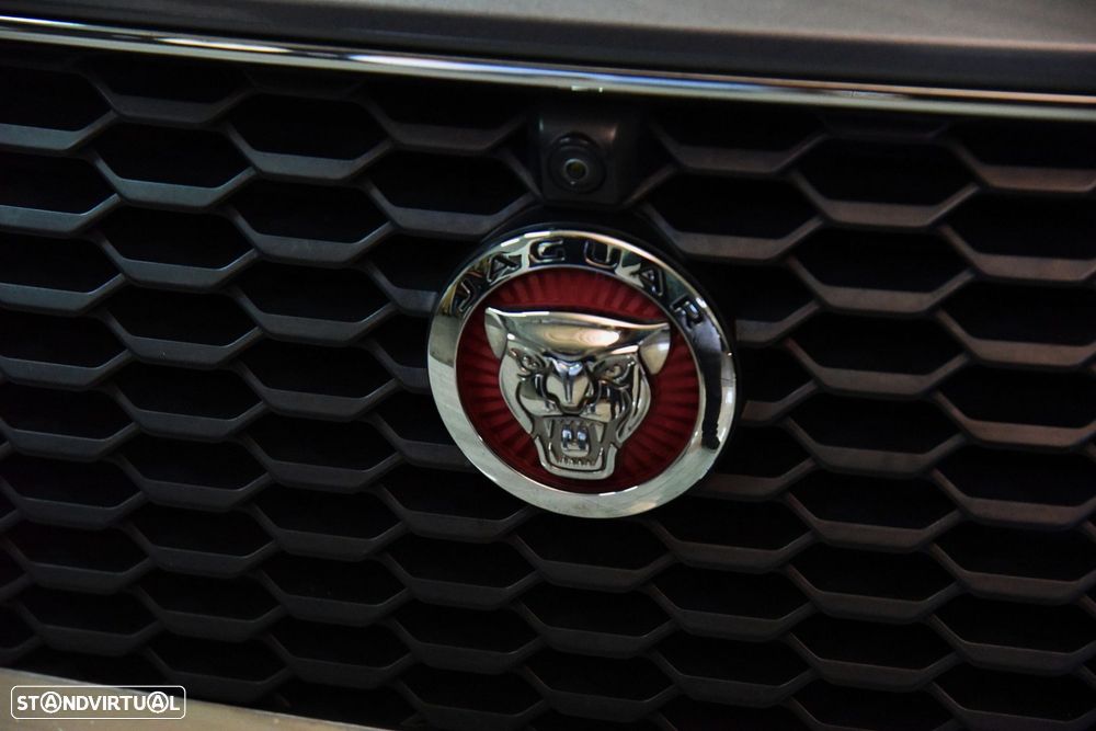 Jaguar E-Pace 2.0 i4D - 3