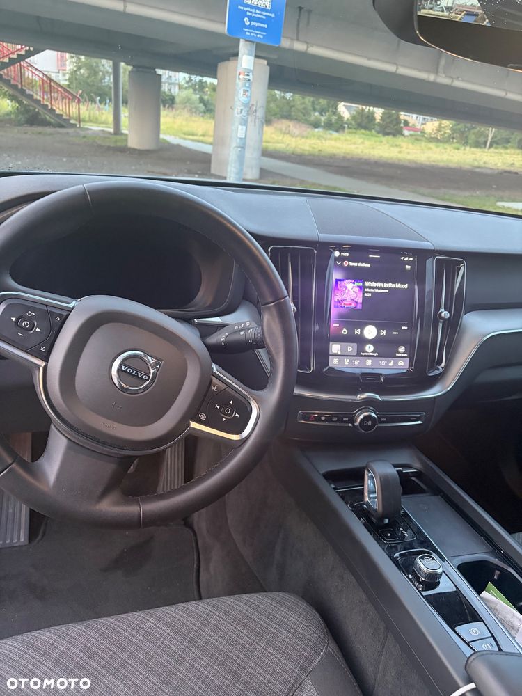 Volvo XC 60 B4 D Essential - 9