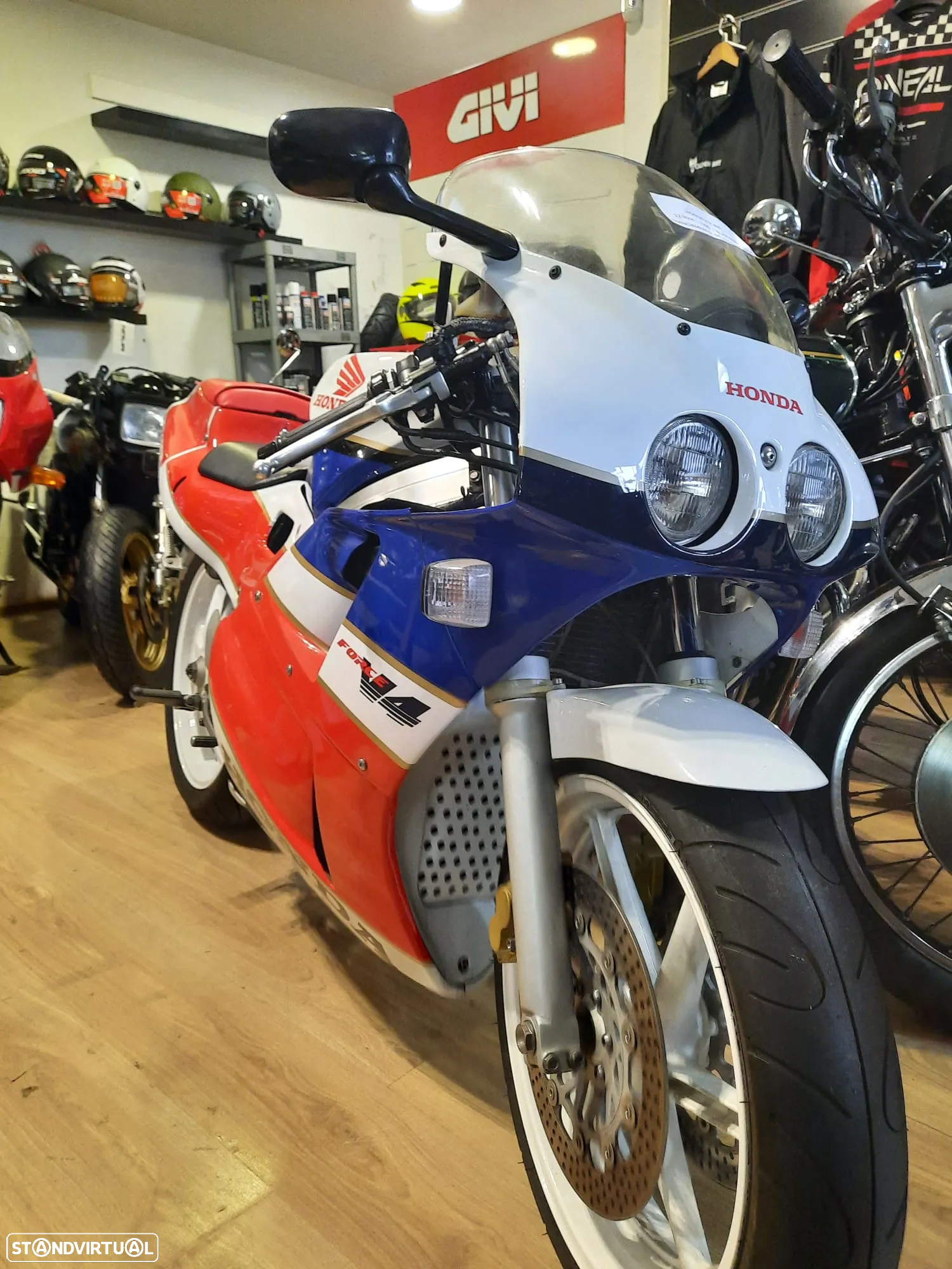 Honda VFR - 2