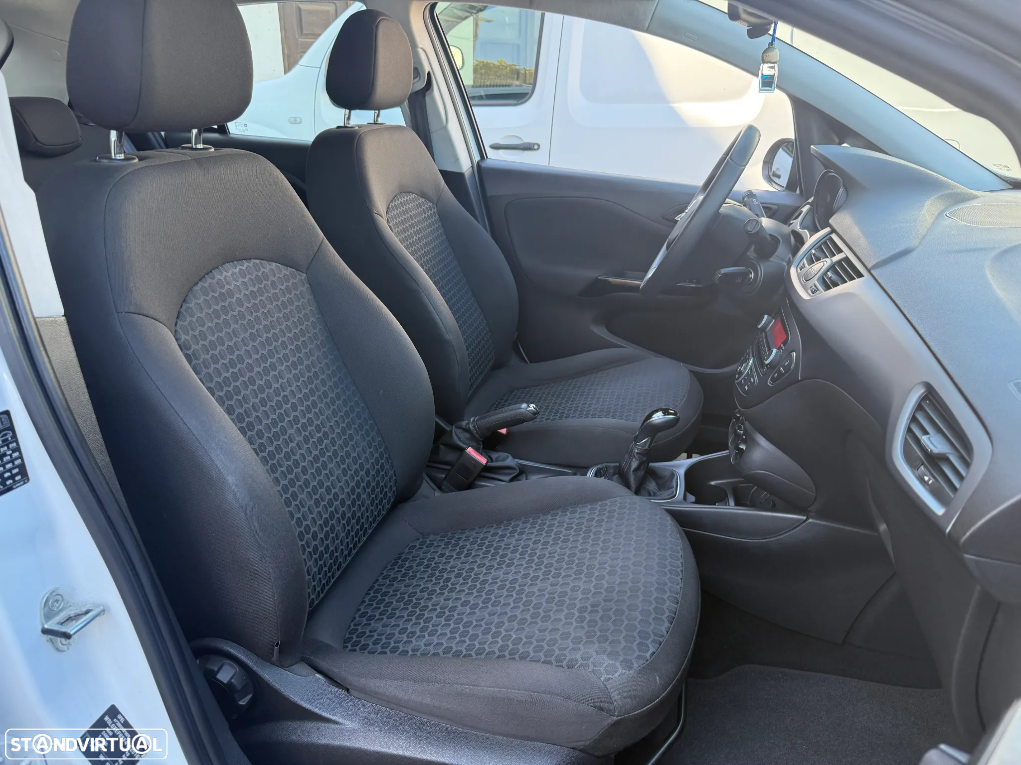 Opel Corsa 1.4 Innovation Easytronic - 25