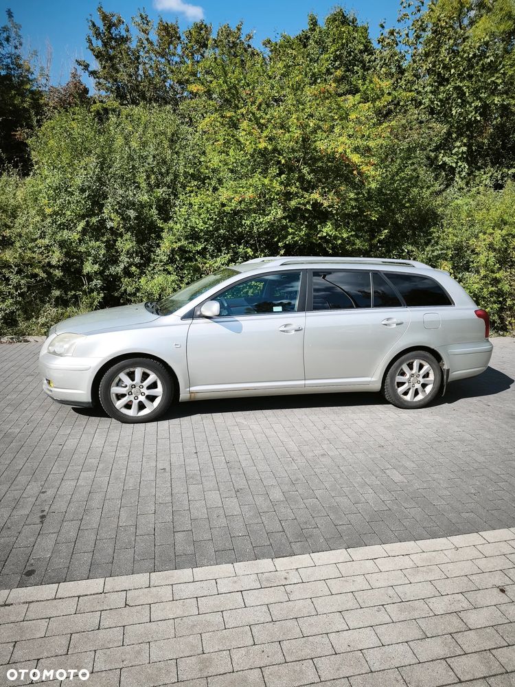 Toyota Avensis 2.2 D-4D Sol - 2