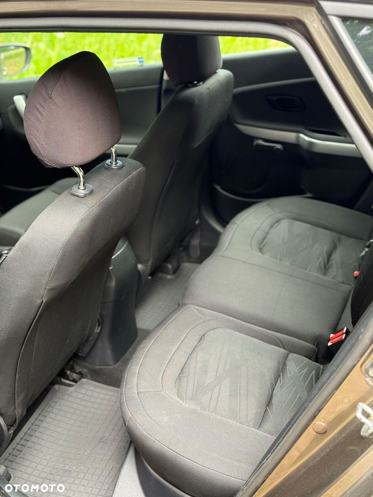 Kia Ceed - 8