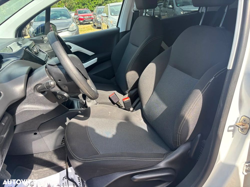 Peugeot 208 1.2 L PureTech Access - 13