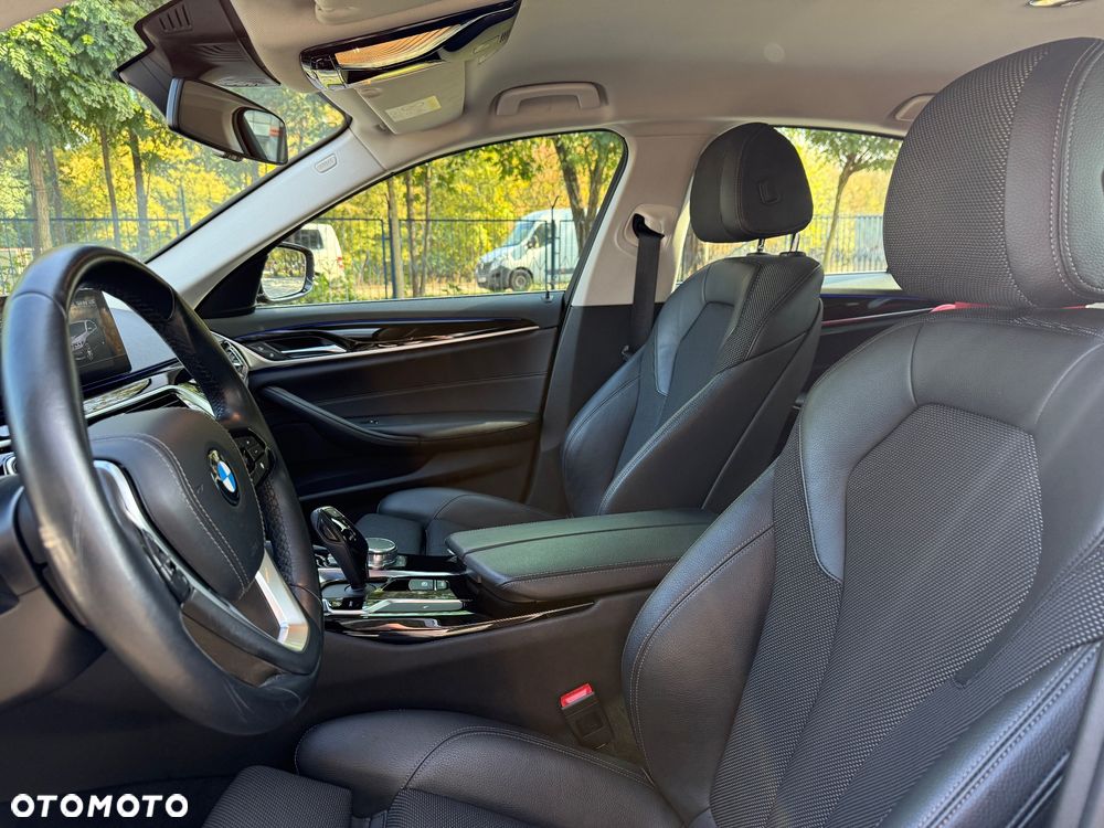 BMW Seria 5 518d Sport Line - 13