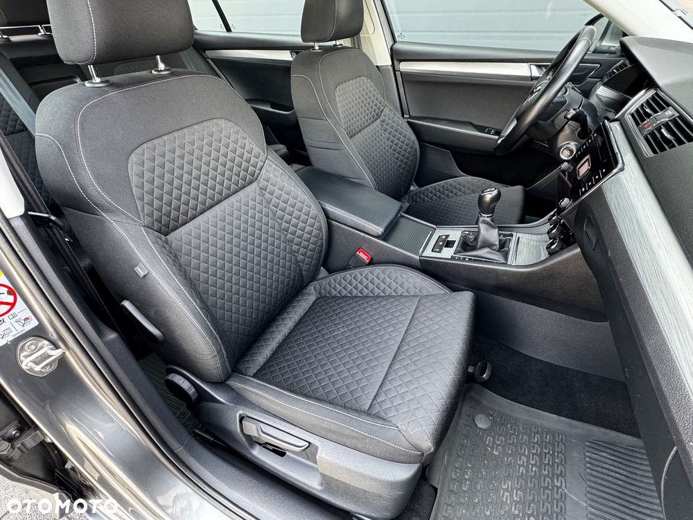 Skoda Superb 2.0 TDI SCR Ambition - 13