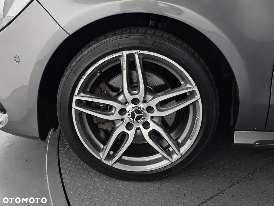 Mercedes-Benz CLA 220 7G-DCT AMG Line - 6