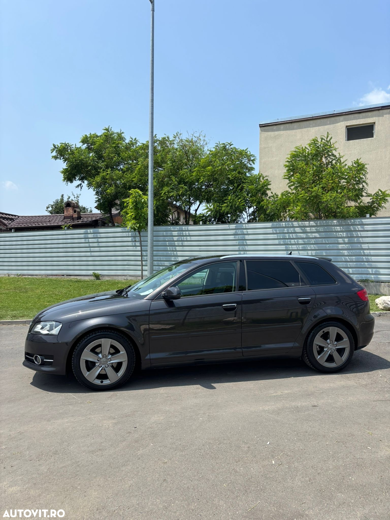 Audi A3 2.0 TDI Sportback DPF (DSG) S tronic Ambition - 4