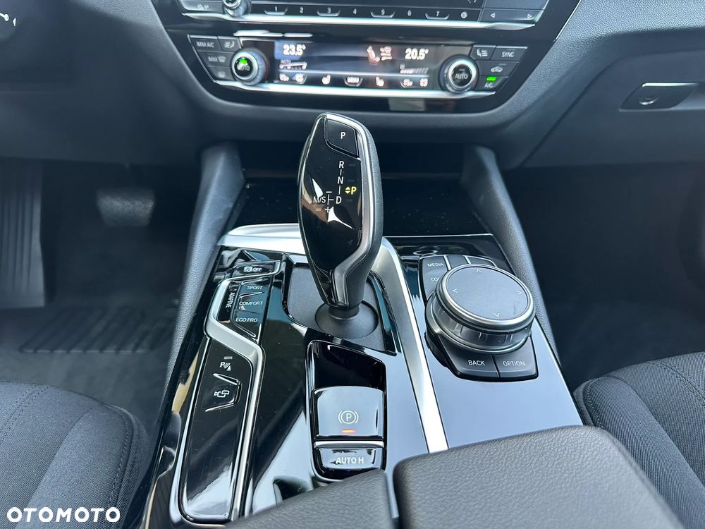 BMW Seria 5 520d xDrive mHEV - 10