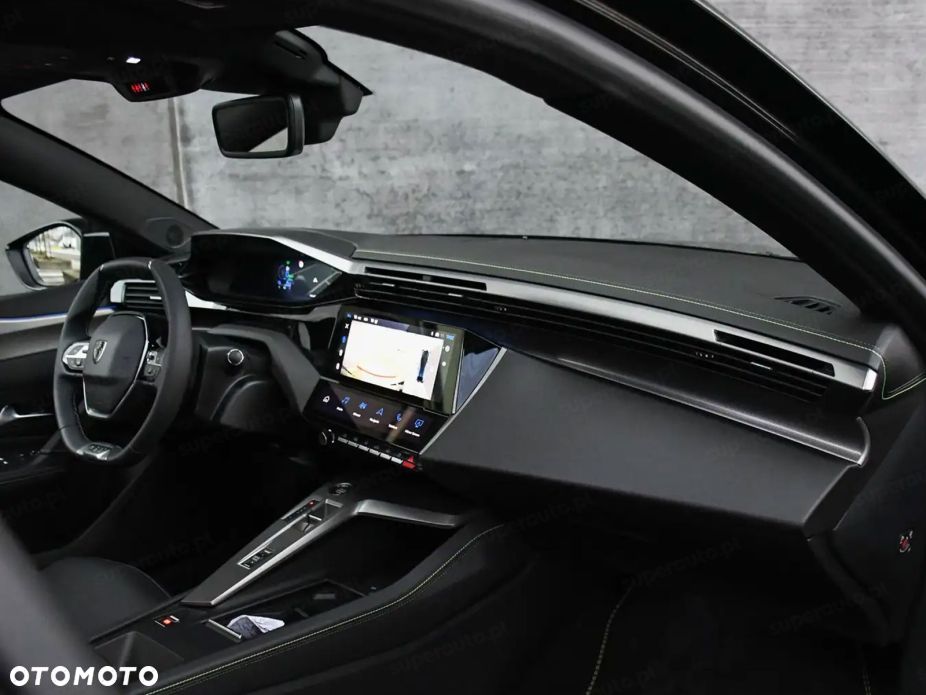 Peugeot 408 - 8