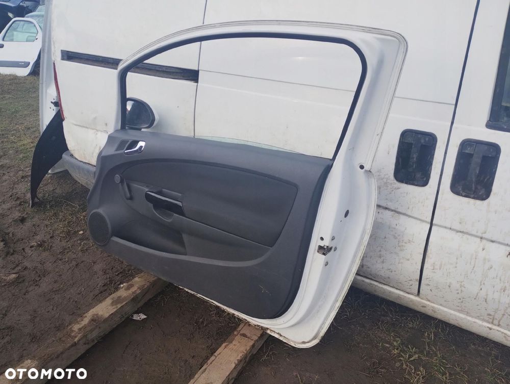 Opel Corsa D Drzwi Prawe 3D - 9