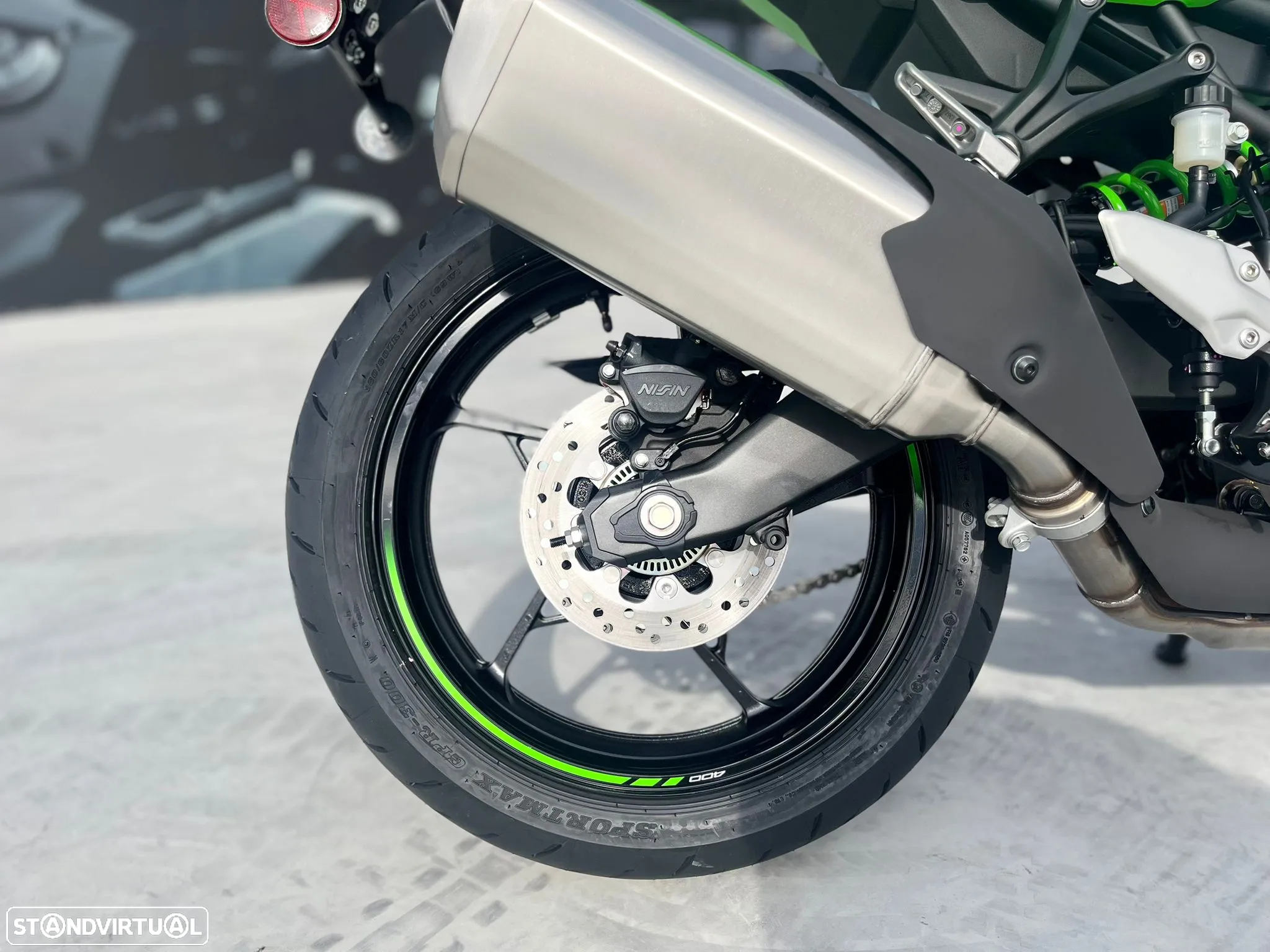Kawasaki Ninja ZX-4RR - 11