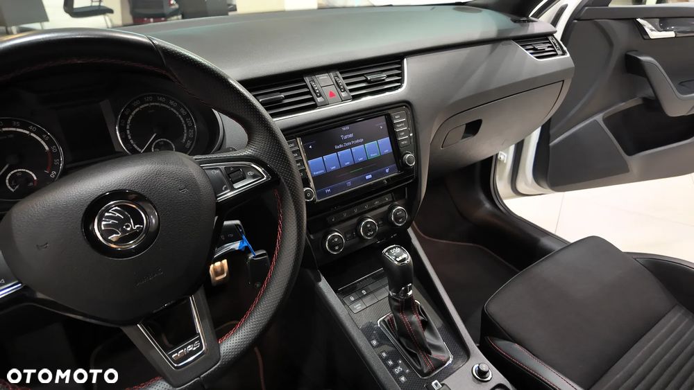 Skoda Octavia 2.0 TDI DSG RS - 38