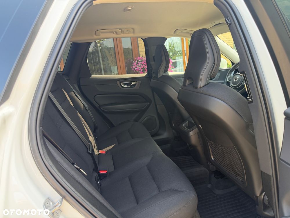 Volvo XC 60 B4 D AWD Momentum Pro - 17