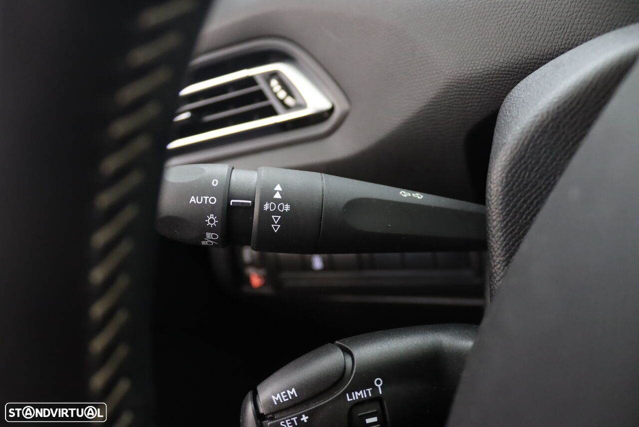 Peugeot 308 SW 1.2 PureTech Style - 13