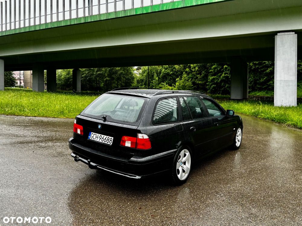 BMW Seria 5 520i Touring Edition Sport - 4
