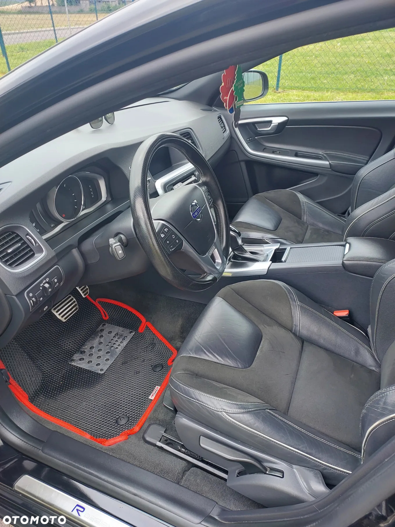 Volvo V60 D4 Geartronic R-Design - 11