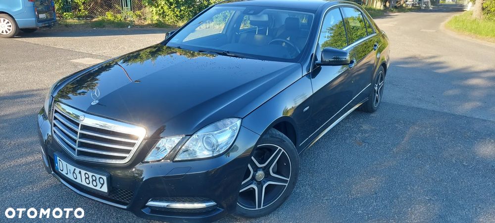 Mercedes-Benz Klasa E ver-200-cgi-blueefficiency-automatik-avantgarde - 2