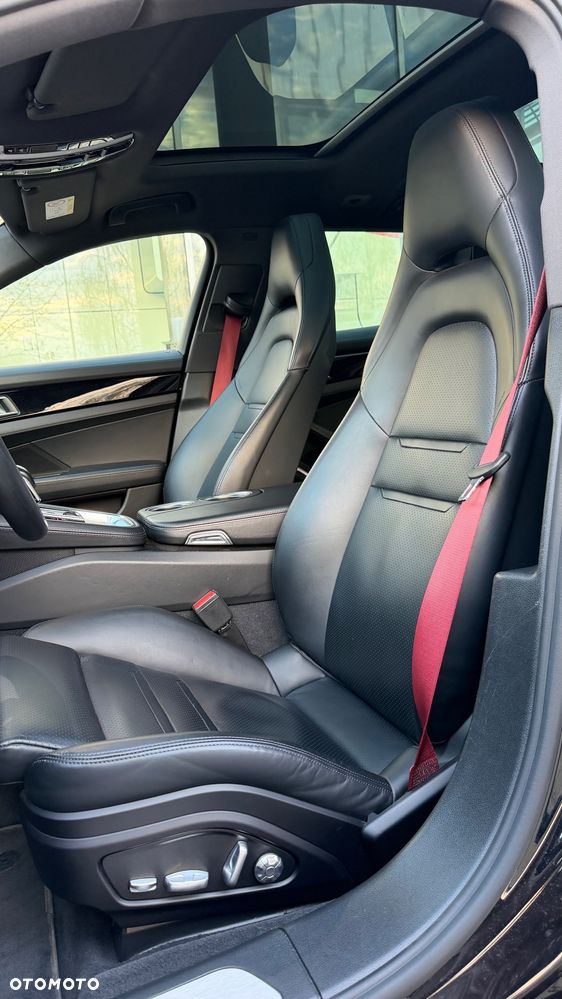 Porsche Panamera 4 GPF - 36