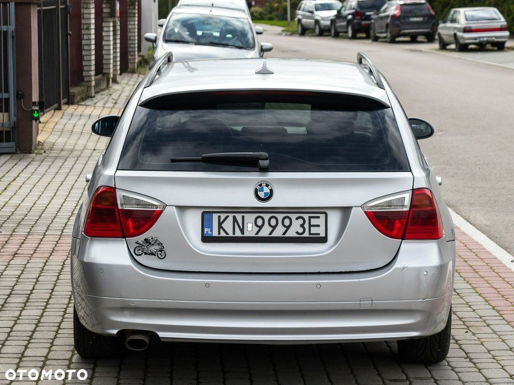 BMW Seria 3 320d DPF Touring - 8
