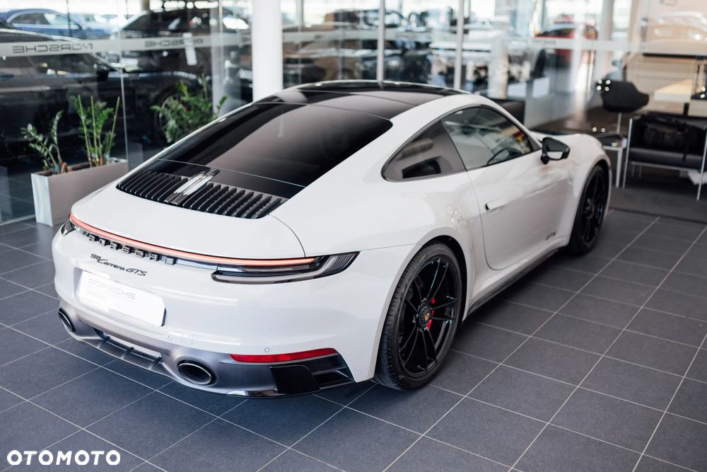 Porsche 911 Carrera GTS - 12