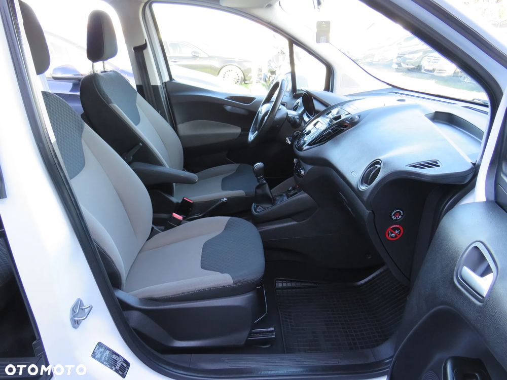 Ford Tourneo Courier - 34