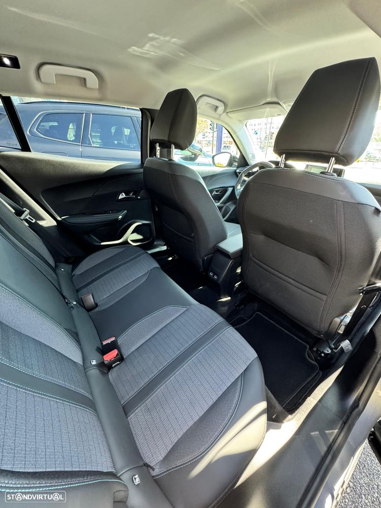 Peugeot e-2008 Allure - 12