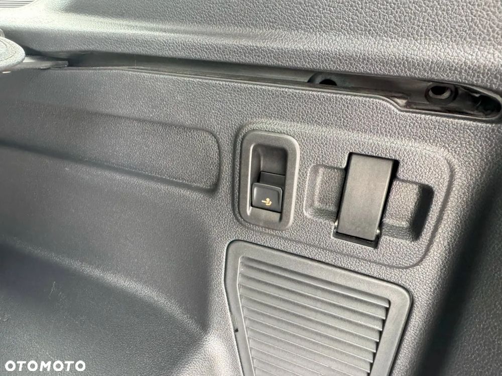Volkswagen Touran - 12