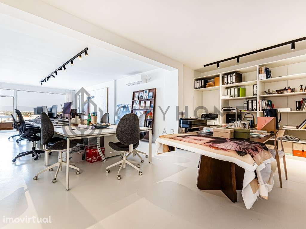 Escritório remodelado bem localizado no centro de Portimão - Grande imagem: 2/30