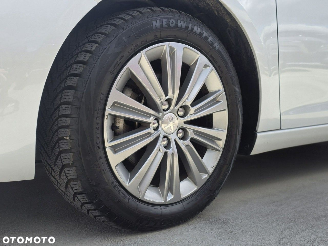Peugeot 308 1.2 PureTech GPF Allure S&S - 4