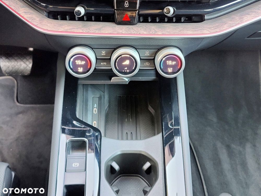 Skoda Superb 2.0 TSI L&K DSG - 24