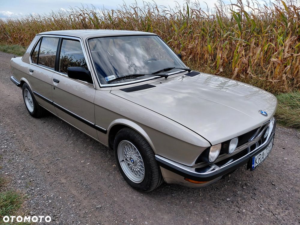 BMW 5 Series 1985 photo 2