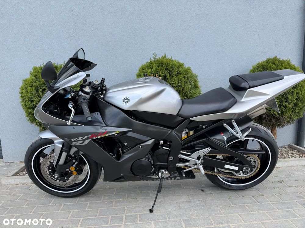 Yamaha R1 - 6