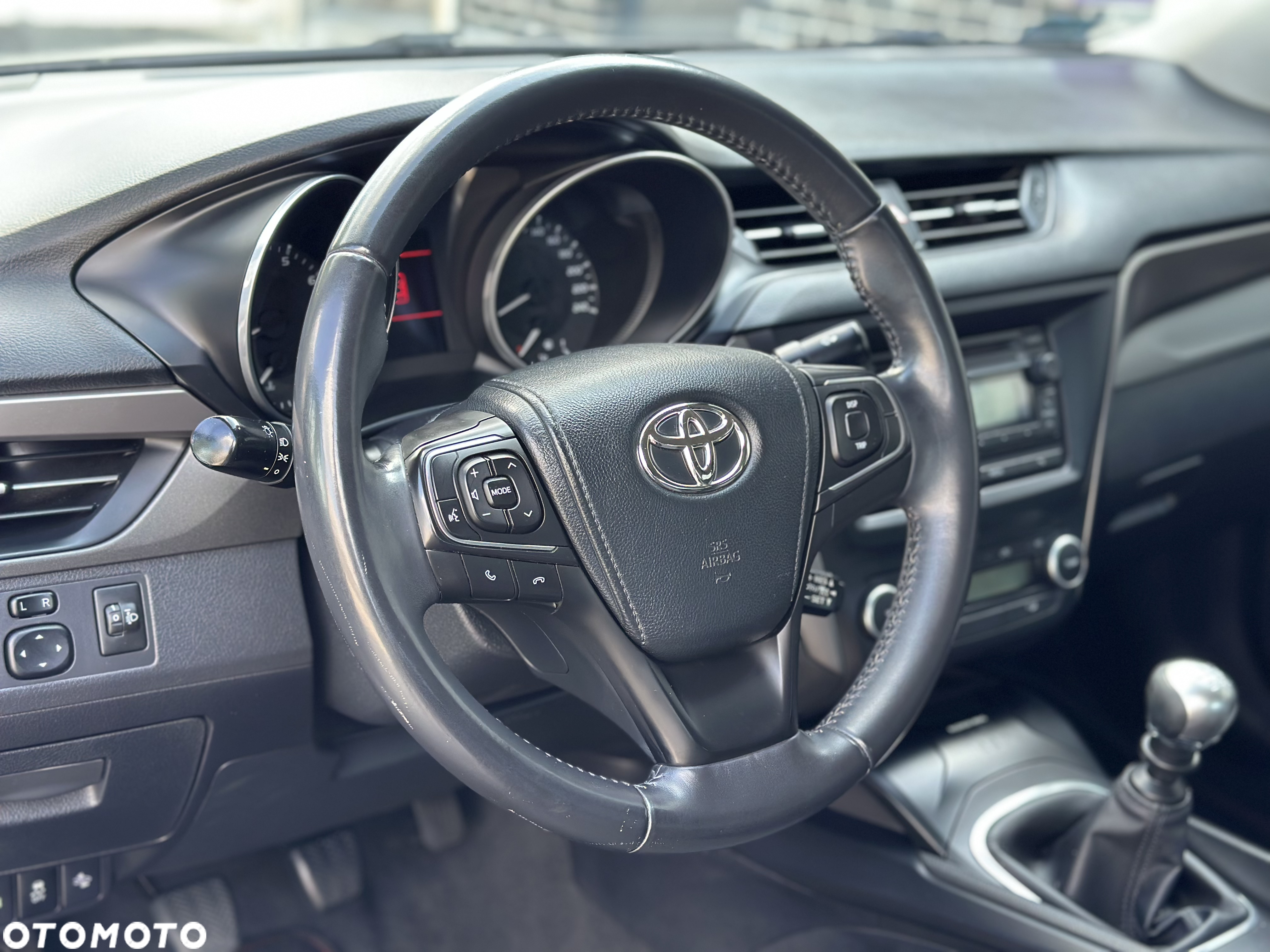 Toyota Avensis 1.6 Active - 22