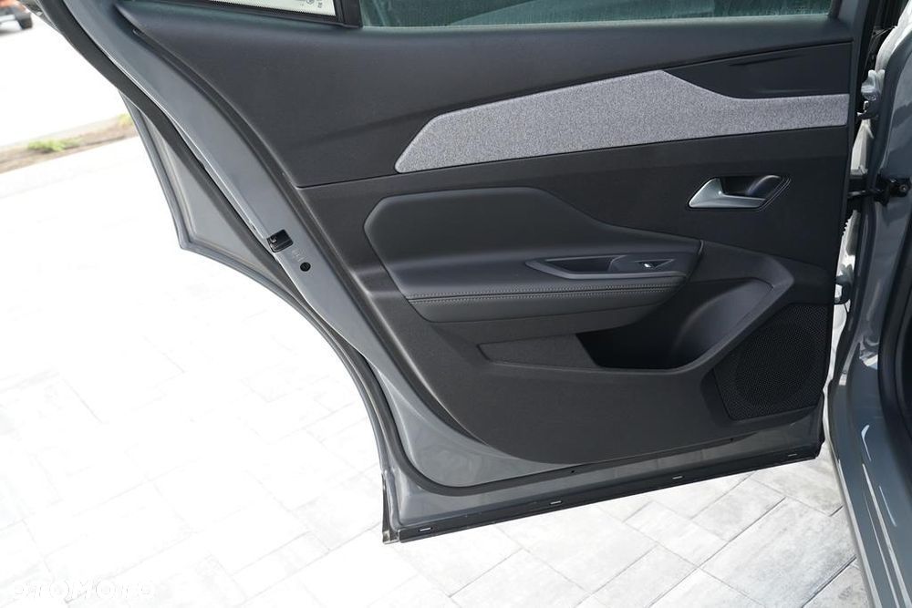 Peugeot 408 1.2 PureTech mHEV Allure S&S e-DSC6 - 8