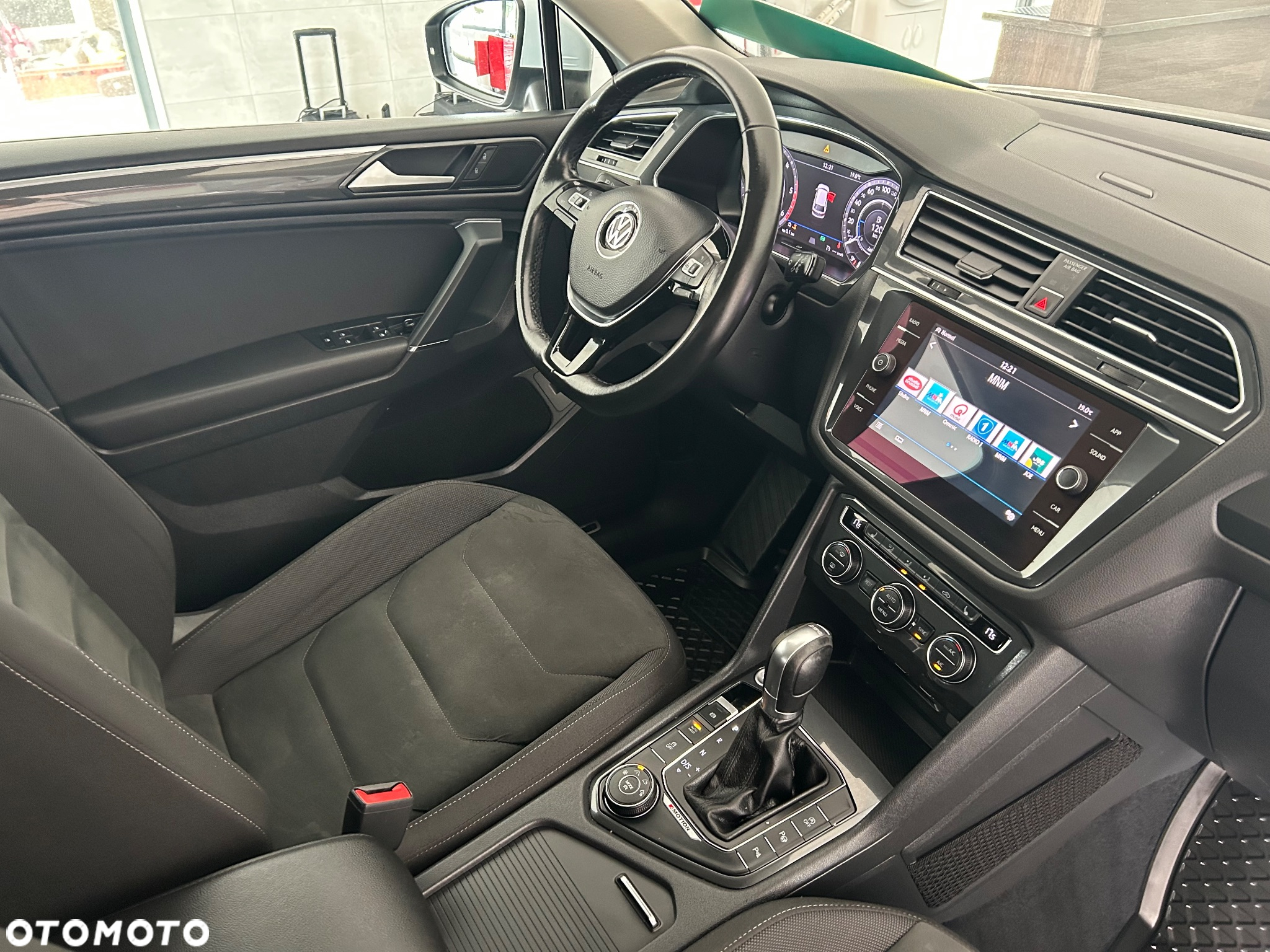 Volkswagen Tiguan 2.0 TDI 4Mot R-Line Plus DSG - 32